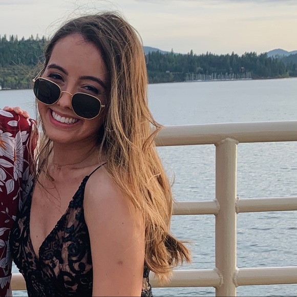 Meet your Posher, Melanie - Picture 1 of 1